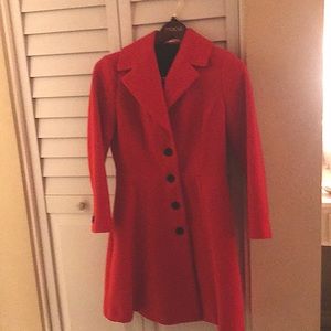 Wool mid length coat. Classic style coat